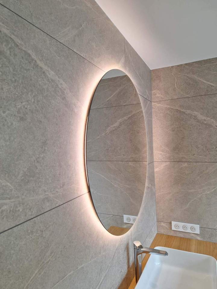 Mise en place d'un miroir lumineux et de prises électriques Pulversheim