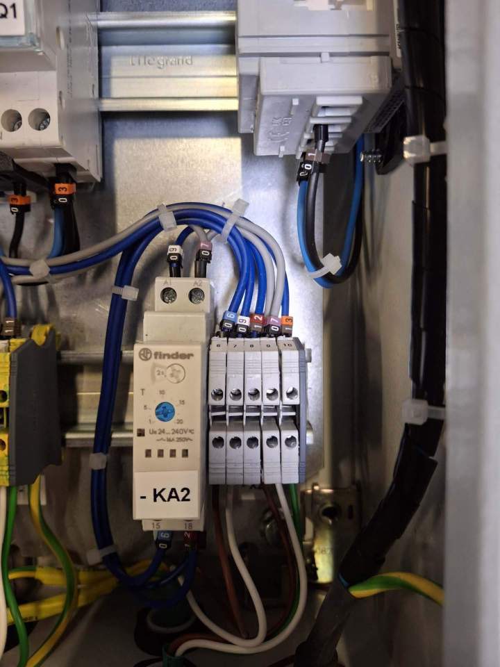 Câblage d'un coffret électrique industriel Pulversheim