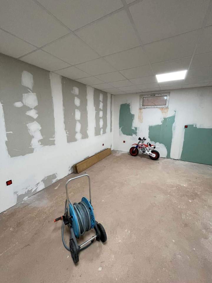 Installation de luminaire au plafond Pulversheim