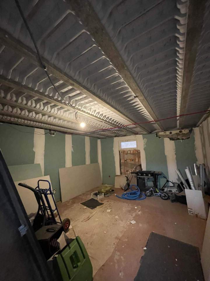 Installation de luminaire au plafond Pulversheim